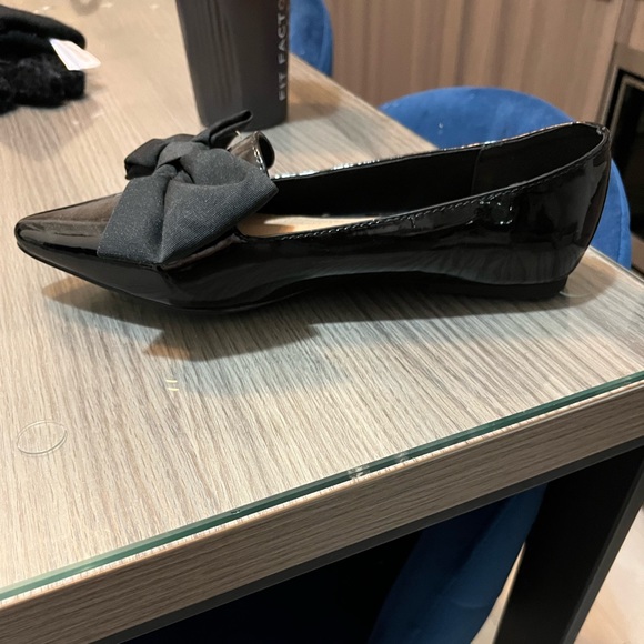 Never worn before flats with bow - Picture 2 of 2